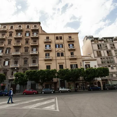 All'ombra Del Massimo Palermo